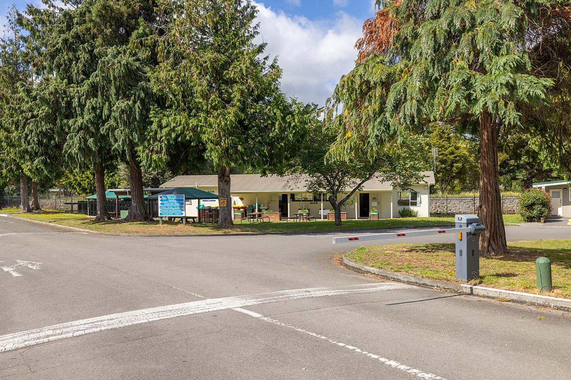 Mawley Holiday Park Masterton Bagian luar foto